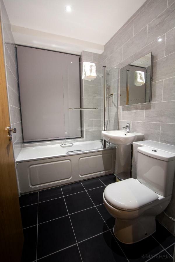 Somerville Apartments London Heathrow Хитроу Экстерьер фото