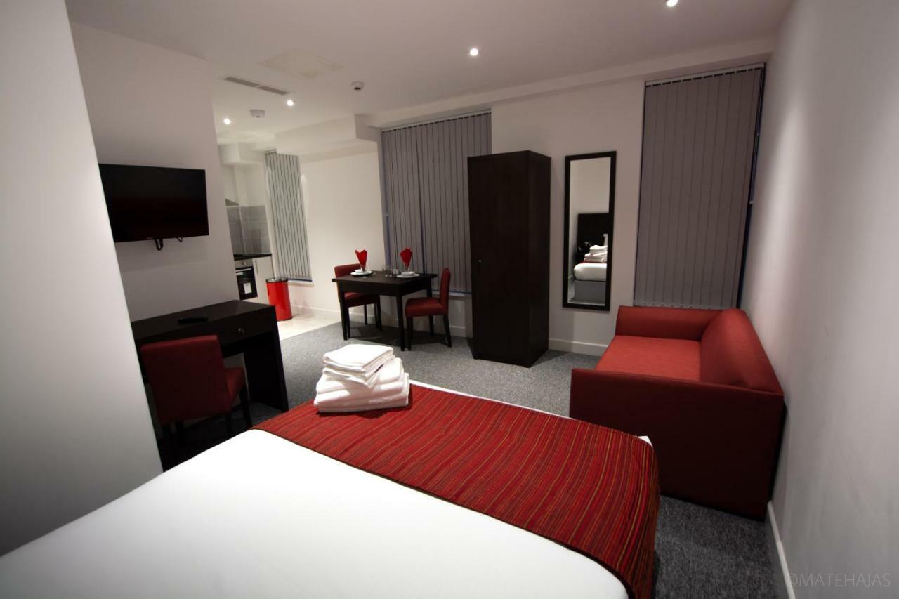 Somerville Apartments London Heathrow Хитроу Экстерьер фото
